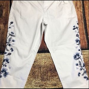 Boyfriend jeans. Curvy fit. Size 16